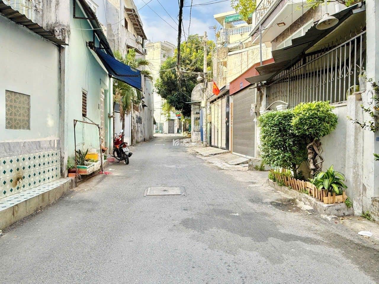 Bán nhà Gò Vấp, Hẻm thông xe hơi, gần Dương Quảng Hàm, ngay Công viên, 6.5 tỷ TL