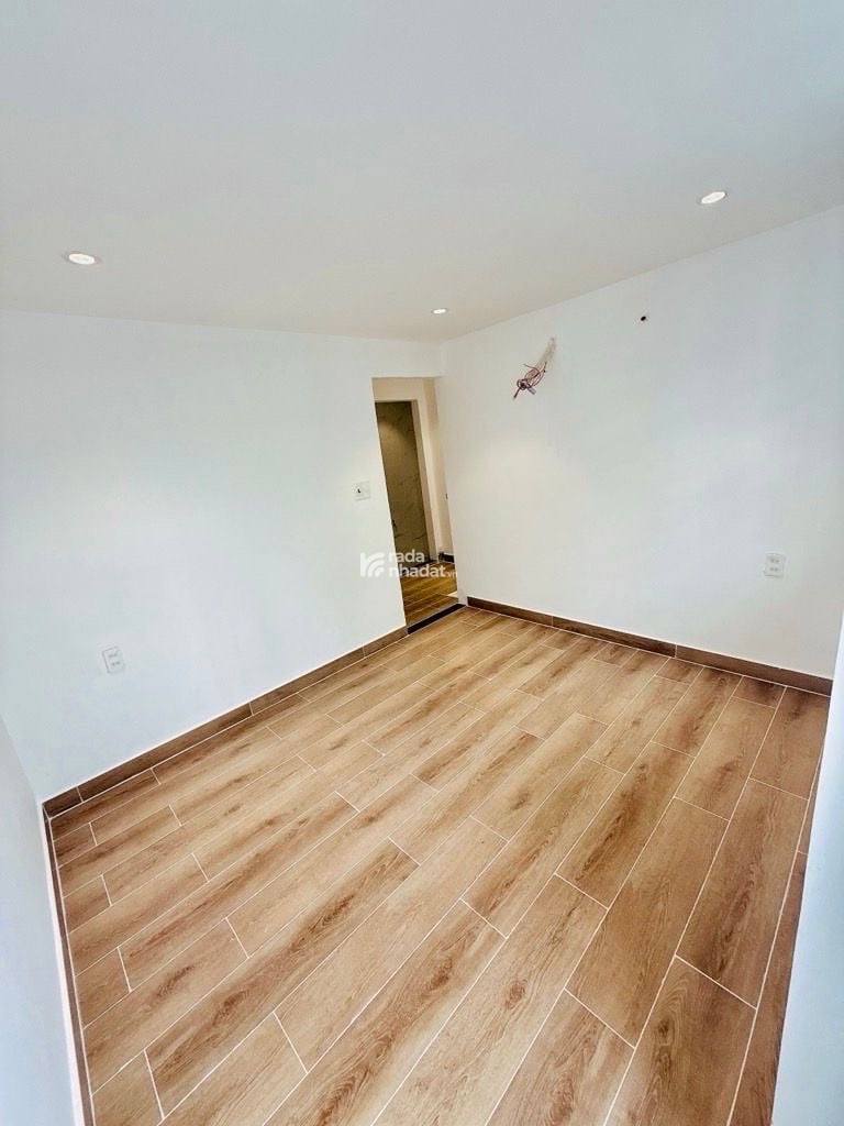 Bán nhà Quận 7 bám sát mặt tiền đường lớn ngang 4.5m dài 8.5m nhà 2 tầng 2 phòng ngủ mới đẹp chỉ 4 