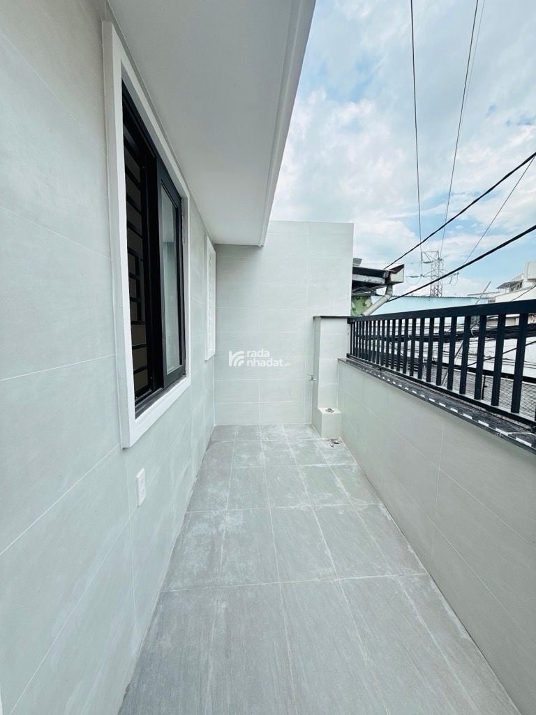 Bán nhà Quận 7 bám sát mặt tiền đường lớn ngang 4.5m dài 8.5m nhà 2 tầng 2 phòng ngủ mới đẹp chỉ 4 