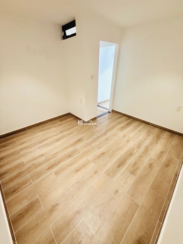 Bán nhà Quận 7 bám sát mặt tiền đường lớn ngang 4.5m dài 8.5m nhà 2 tầng 2 phòng ngủ mới đẹp chỉ 4 