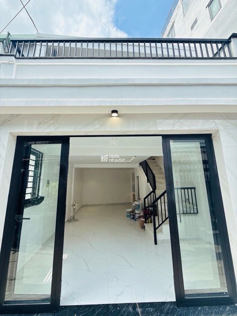 Bán nhà Quận 7 bám sát mặt tiền đường lớn ngang 4.5m dài 8.5m nhà 2 tầng 2 phòng ngủ mới đẹp chỉ 4 