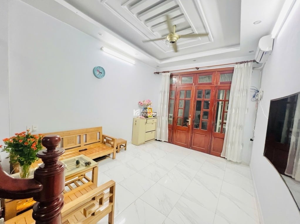  NHÀ SÁT MẶT PHỐ - CẦU GIẤY 38.88M2 - SỔ VUÔNG VIÊN GẠCH - 9.2 TỶ