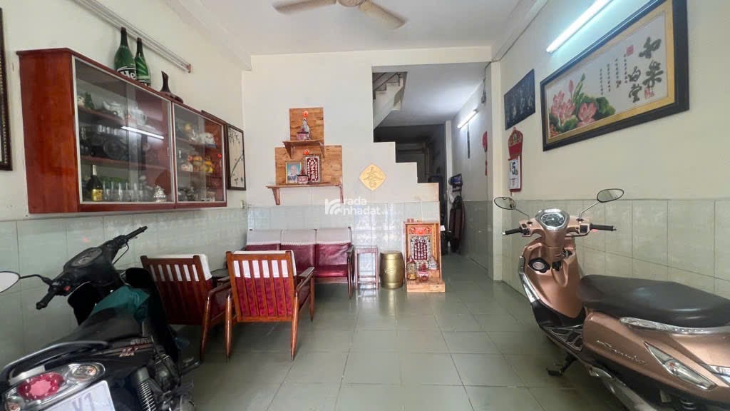 chủ về quê cần bán căn nhà cạnh sân bay gần 81 m2 3 tầng 6 tỷ nhỉnh hẻm oto.