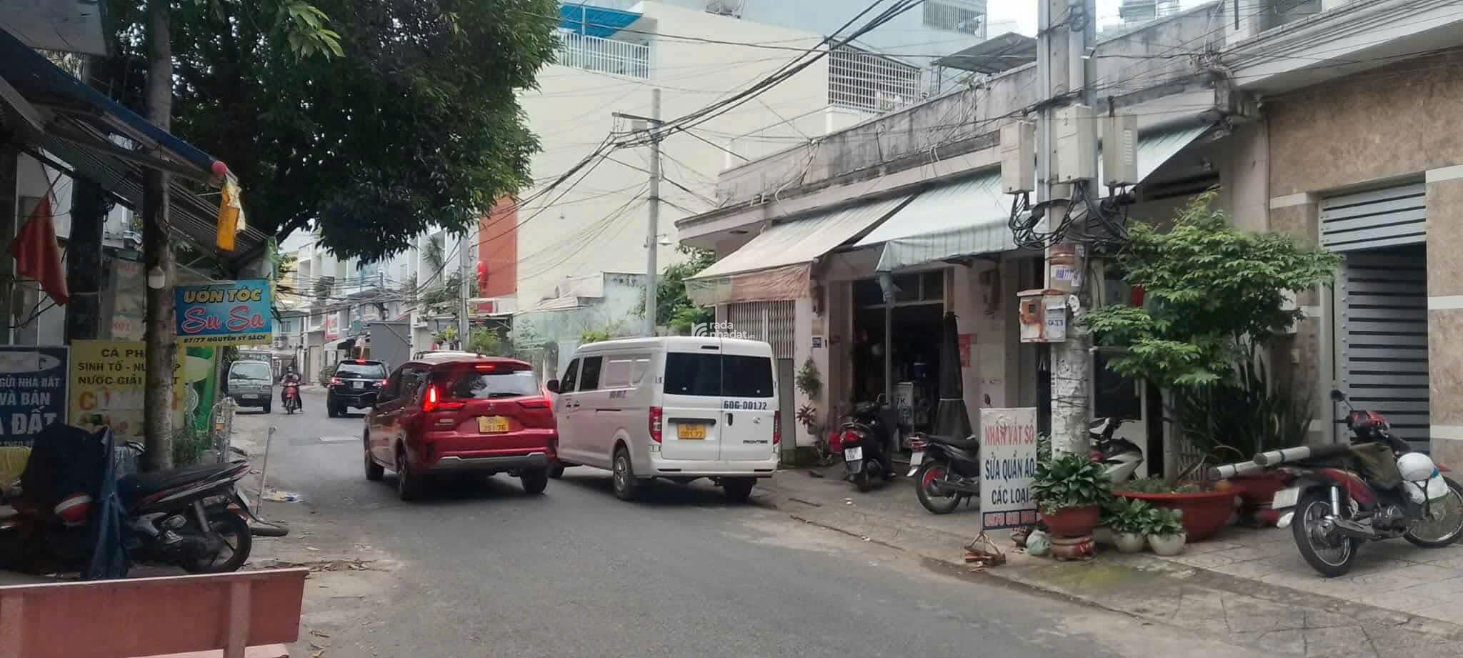 chủ về quê cần bán căn nhà cạnh sân bay gần 81 m2 3 tầng 6 tỷ nhỉnh hẻm oto.