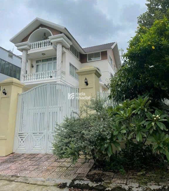 BIỆT THỰ GÓC 2MAT TIỀN KDC SÔNG ĐÀ ,400M2,7PN,9WC,GIÁ 42TR