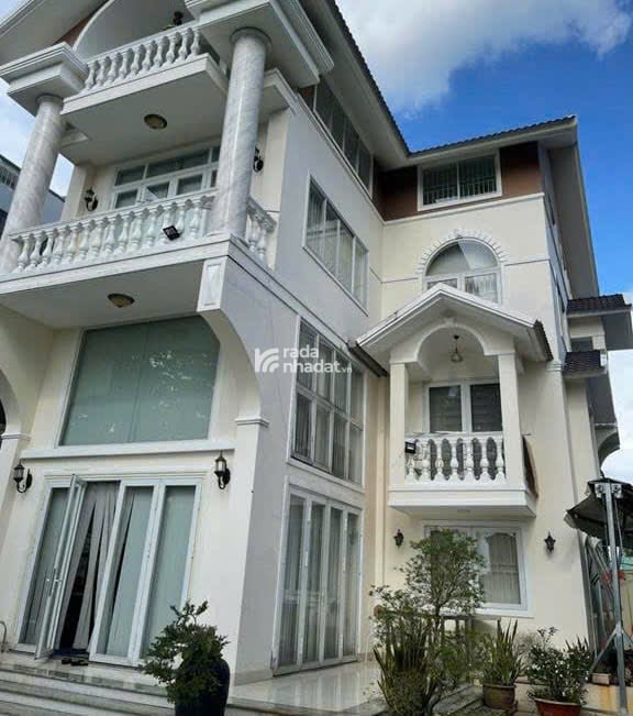 BIỆT THỰ GÓC 2MAT TIỀN KDC SÔNG ĐÀ ,400M2,7PN,9WC,GIÁ 42TR