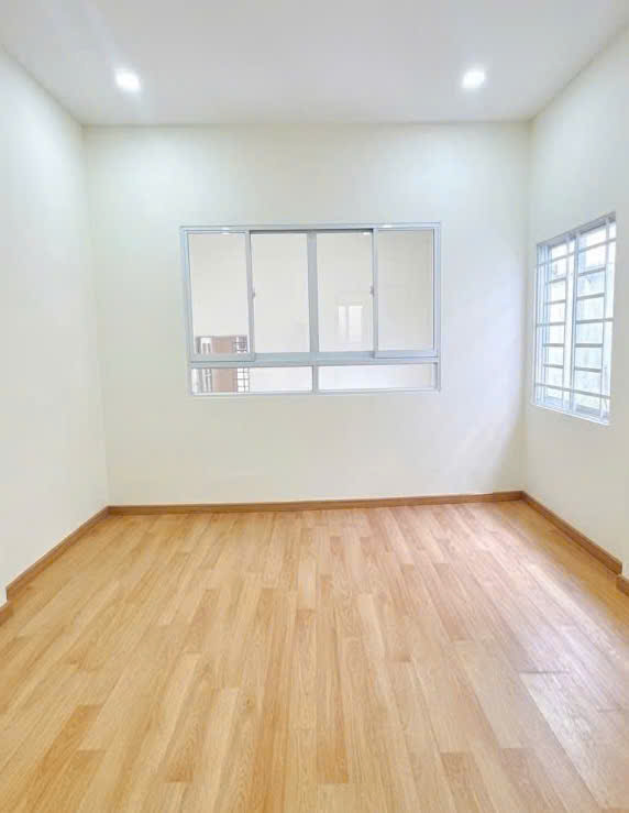 Bán nhà mới Lý Chính Thắng, QUẬN 3, DT 57 m2, giá 7.5 tỷ