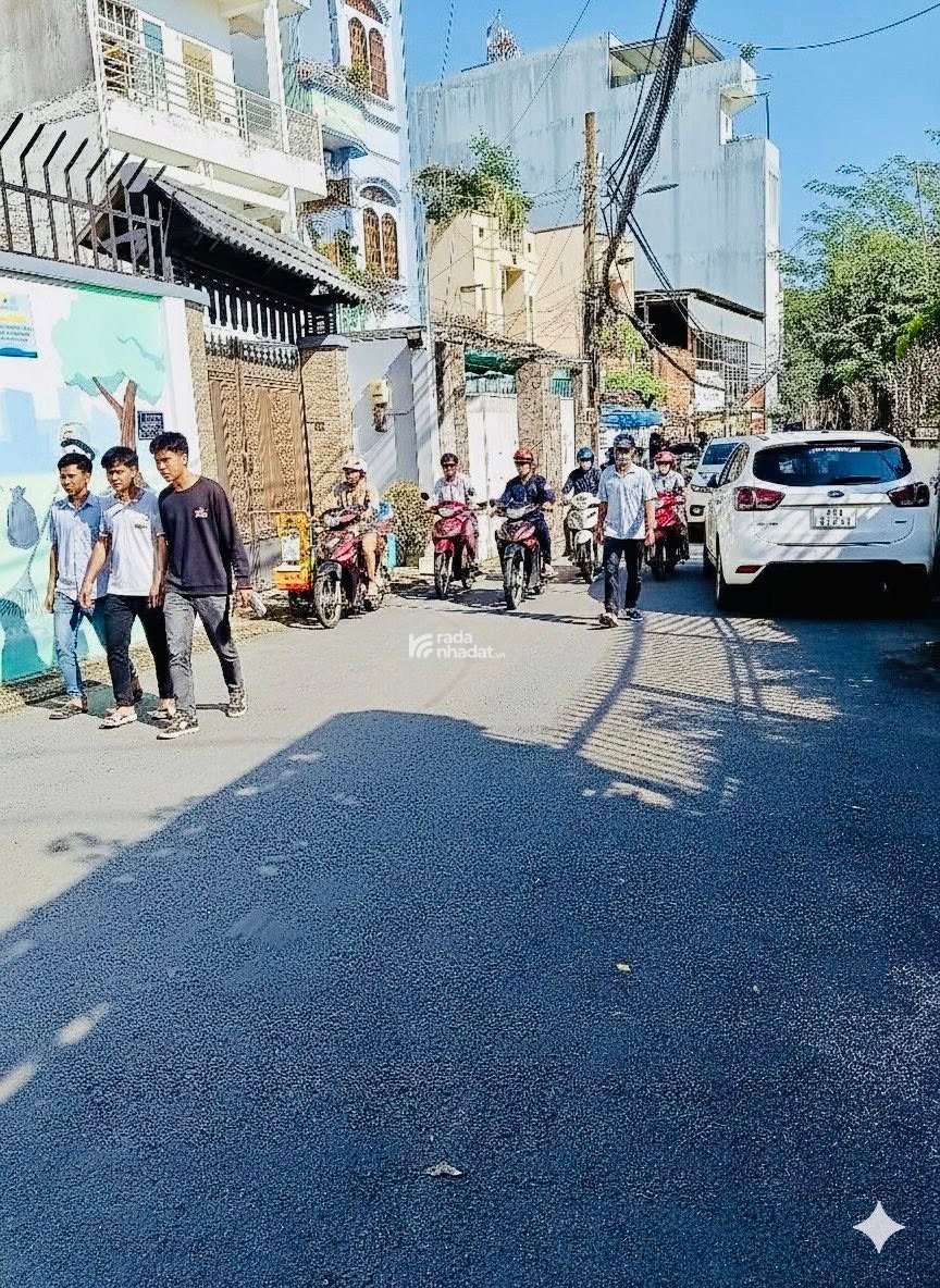 DÃY TRỌ 5 PHÒNG  HẺM TẢI  NGÃ 3 LUỸ BÁN BÍCH  DÒNG T.IỀN  10TR  68M NỞ HẬU CHỈ 6