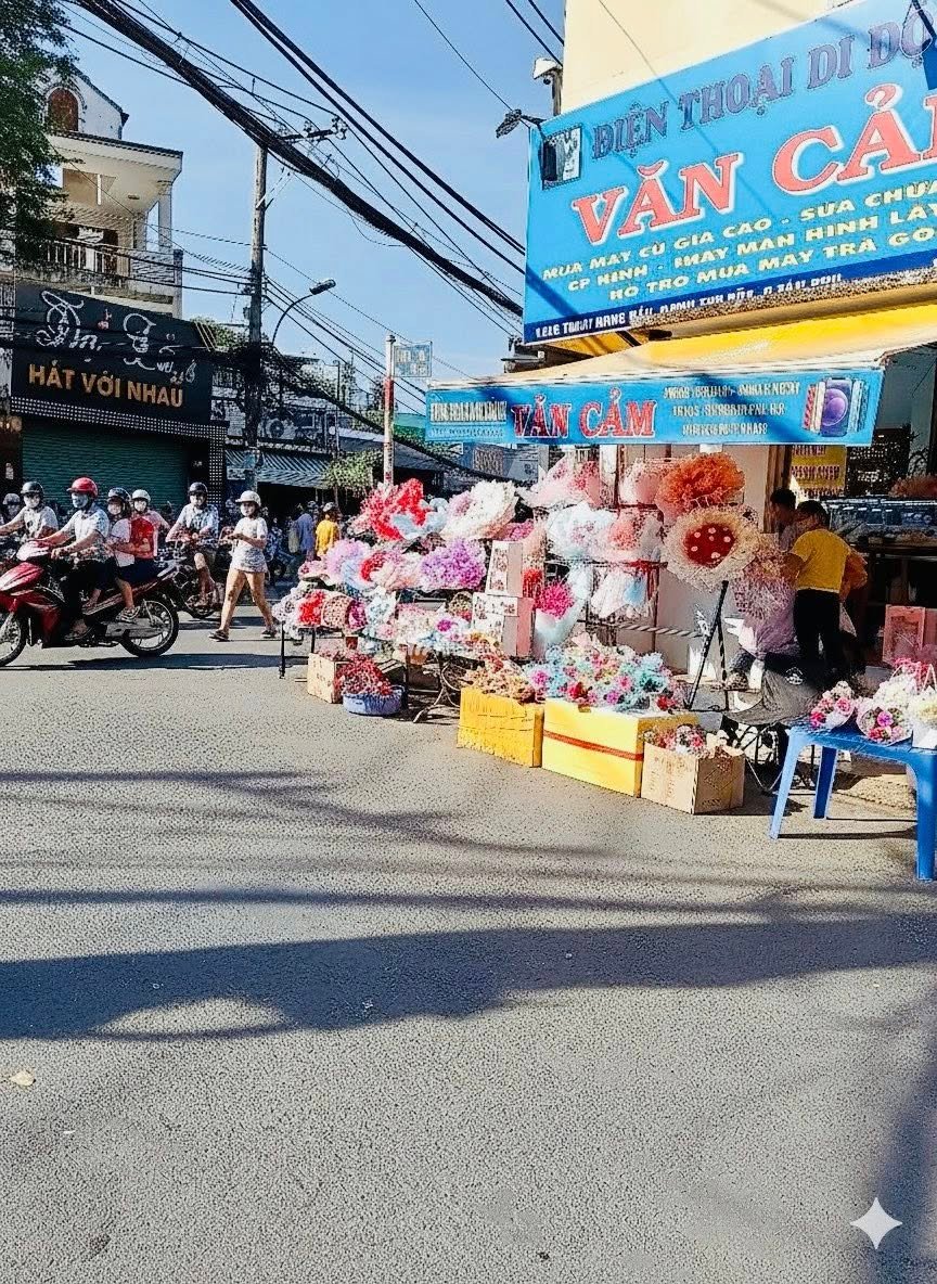 DÃY TRỌ 5 PHÒNG  HẺM TẢI  NGÃ 3 LUỸ BÁN BÍCH  DÒNG T.IỀN  10TR  68M NỞ HẬU CHỈ 6