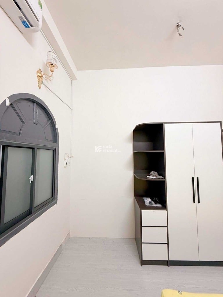 TRUNG TÂM TÂN BÌNH - HẺM XE HƠI VÀO NHÀ - SÁT BÊN CÔNG VIÊN LÊ THỊ RIÊNG 