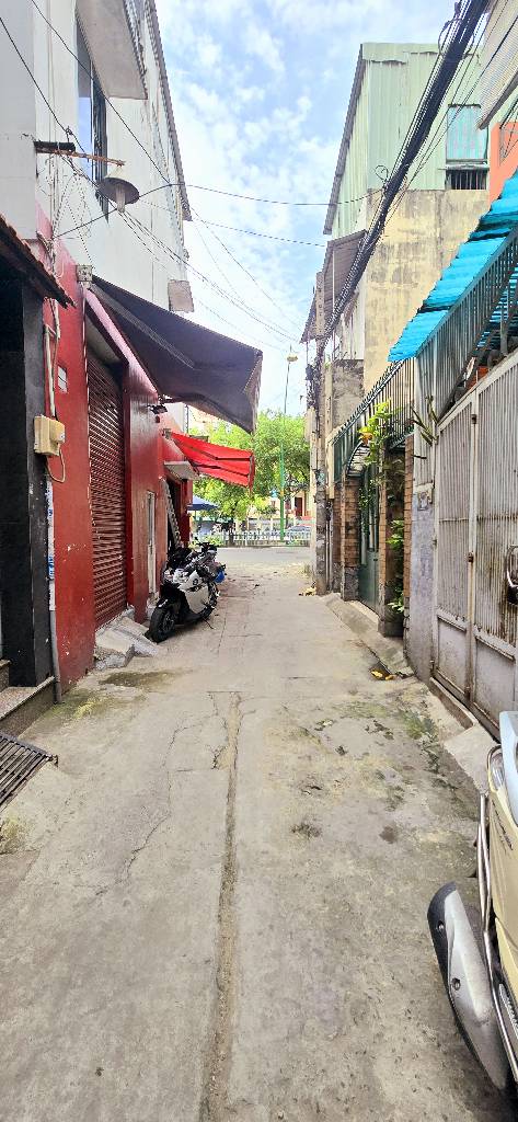 TT TÂN BÌNH - KẾ BÊN QUẬN 3,1,10 - HẺM XE HƠI THÔNG - 3 BƯỚC RA MẶT TIỀN HOÀNG SA 