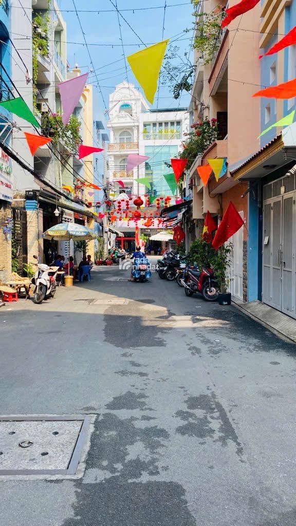 [PHÚ NHUẬN]-HẺM XE TẢI HUỲNH VĂN BÁNH - 4 TẦNG 5PN - HOÀN CÔNG - 10 TỶ