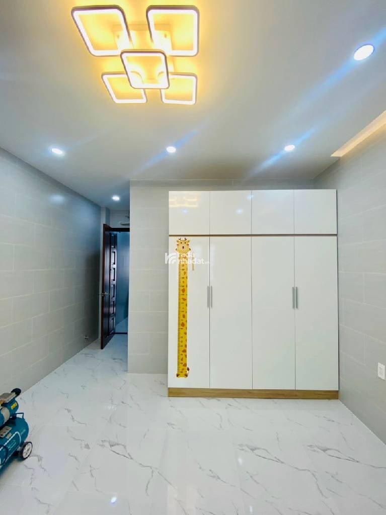  Kết cấu 5 tầng, 5PN, 5WC, Sân thượng. Nhà xe phòng thờ. THANG MÁY 450KG. 