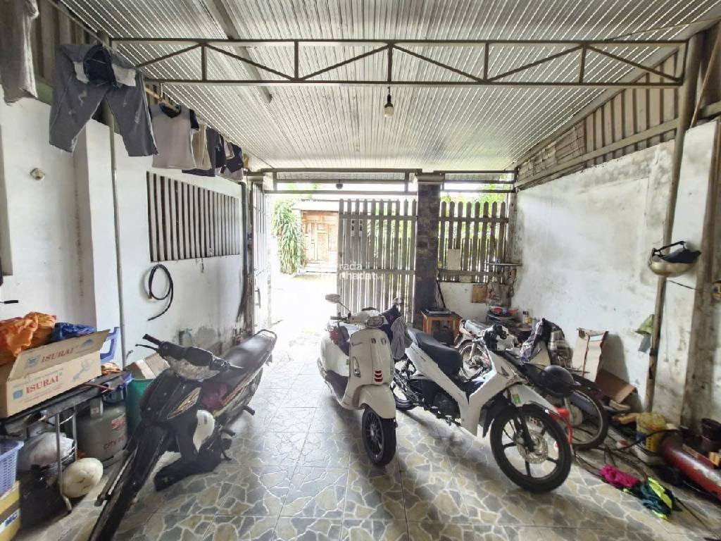 NHÀ C4 HẺM XE TẢI THÔNG DT KHỦNG 130M NGANG 5 GIÁ 6.x TỶ  ĐƯỜNG CẦU XÂY SÁT LÊ VĂN VIỆT Q9 
