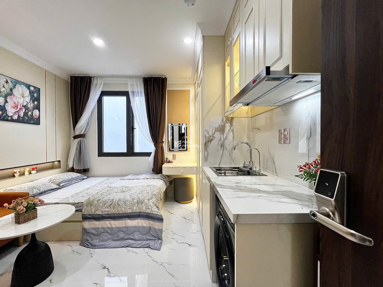 Bán gấp căn nhà ở đường Huỳnh Văn Bánh, P.13, Q. Phú Nhuận - HXH, 3 tầng chỉ 5tỷ9 TL - SHR - LH