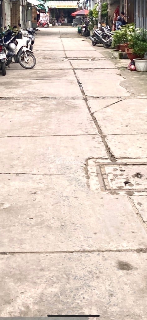 HẺM XE HƠI -NGAY ĐƯỜNG SỐ 12 -PBHH -BÌNH TÂN- GIÁP VỚI TÂN PHÚ