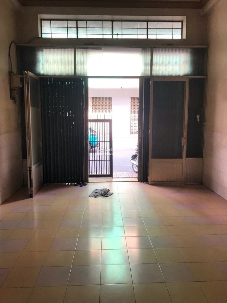  BÁN NHÀ MẶT TIỀN QUẬN 5 VỊ TRÍ ĐẸP, KHU TRUNG TÂM  GIÁ TỐT