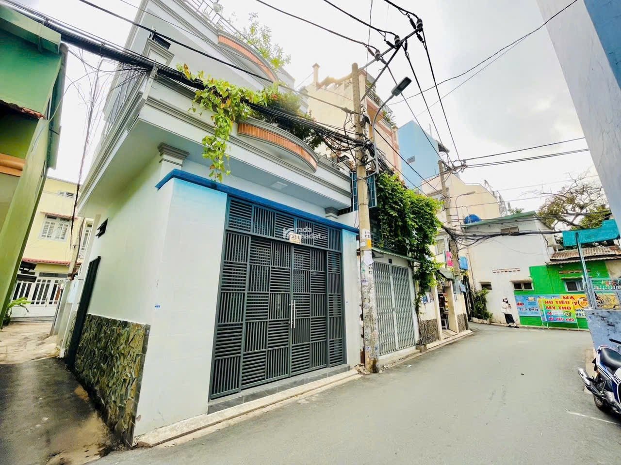 Nhà ở hẻm xe ba gác,giá hợp lý