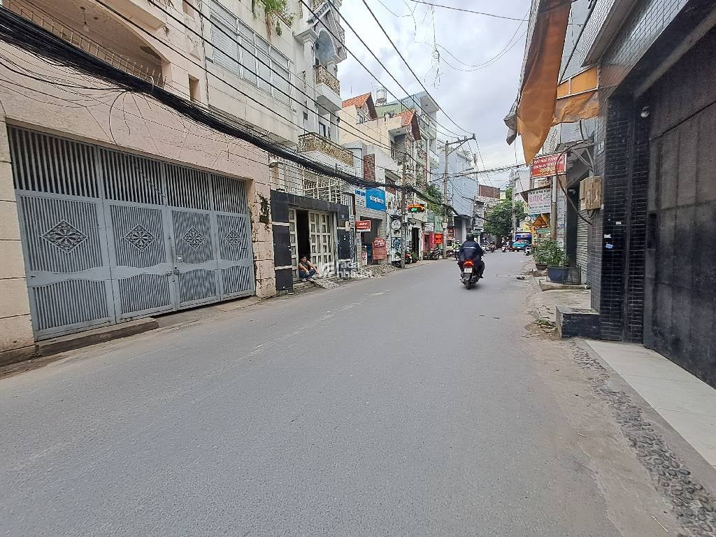 KHU VIP TÂN BÌNH - 2 TẦNG - XE HƠI NGỦ TRONG NHÀ