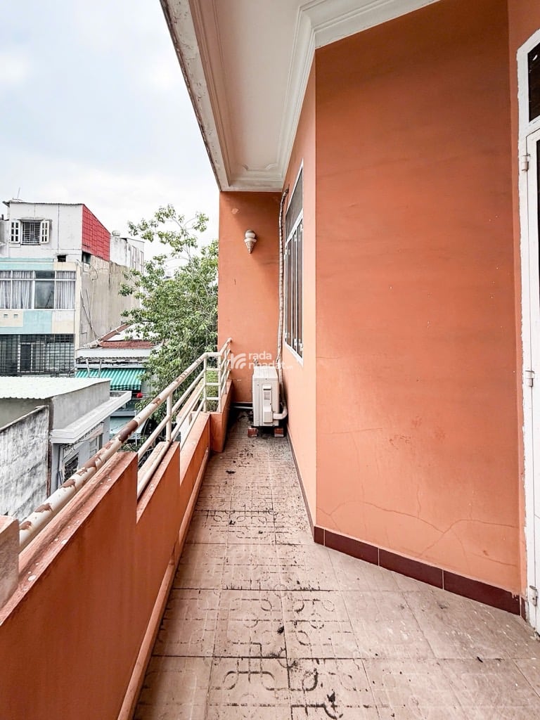 Bán nhà Phú Nhuận, bán nhà mặt tiền 12 x 10 x 4 tầng , nhiều phương án kinh doanh cho thuê tốt