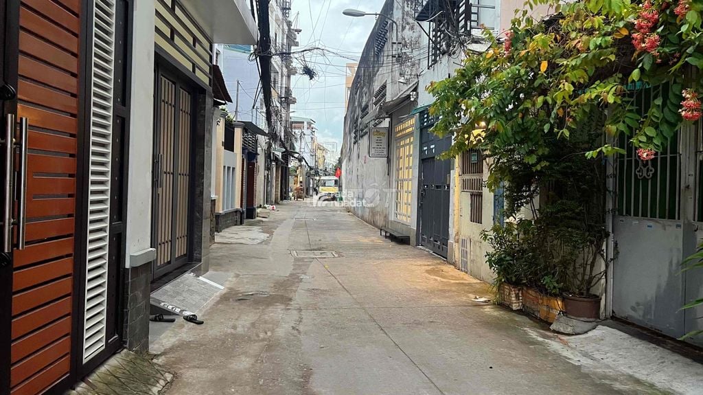 Bán nhà 60m2, 3 tầng, hẻm xe hơi đường Âu Dương Lân, trung tâm Quận 8