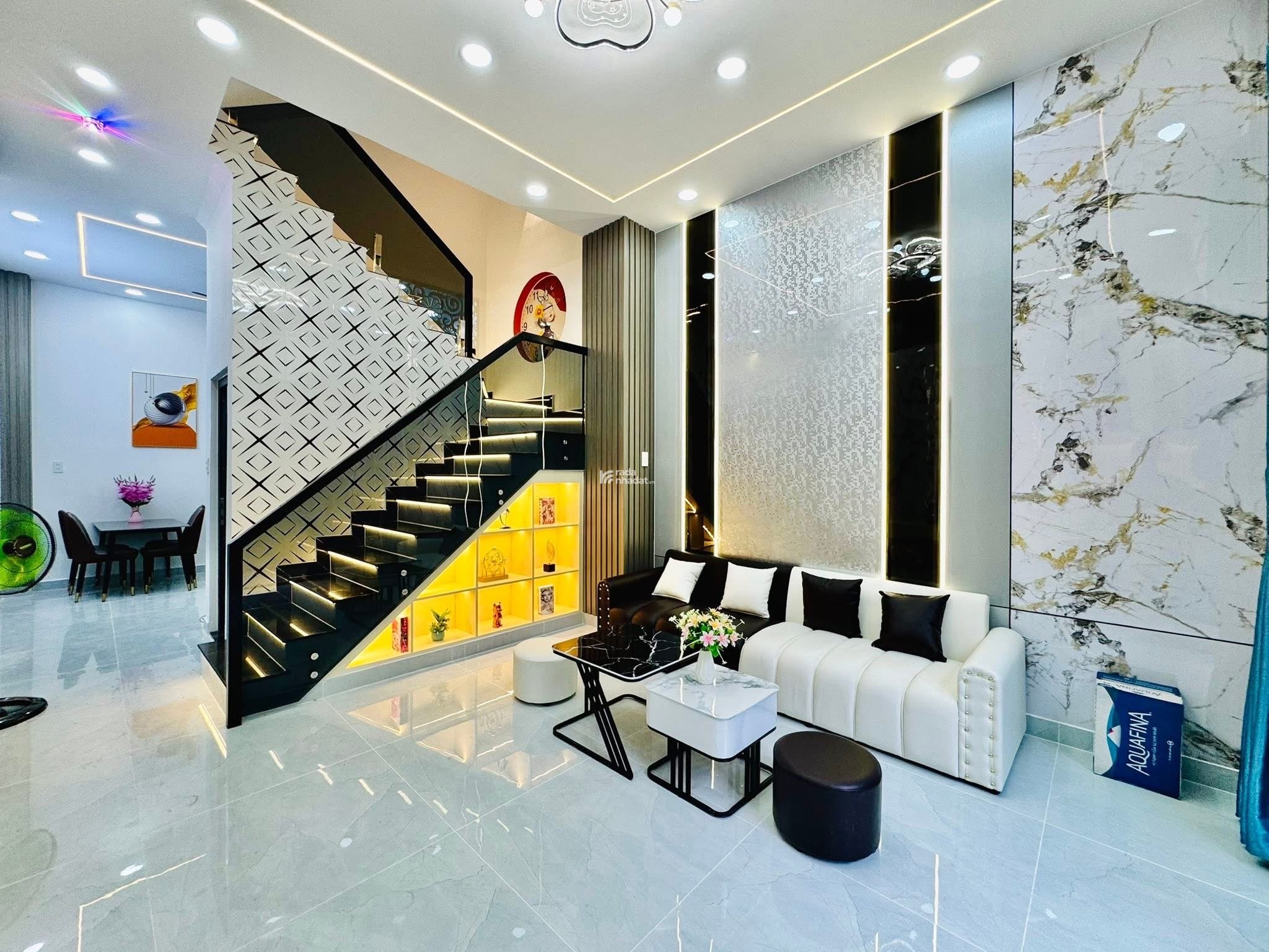 Lên sóng căn nhà 56m2 ngay Lê Quang Định, Gò Vấp. Giá 4 Tỷ 820 Tr. SHR, hẻm xe hơi 5m