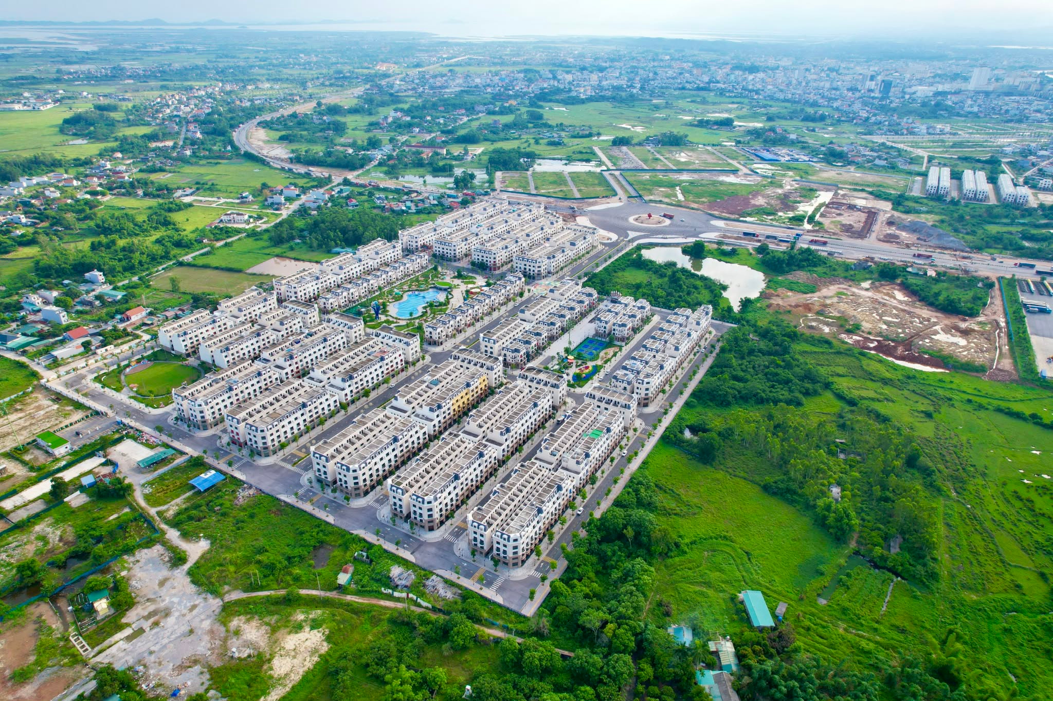 CHUYỂN NHƯỢNG CĂN XẺ KHE TC6 GOLDEN AVENUE MÓNG CÁI