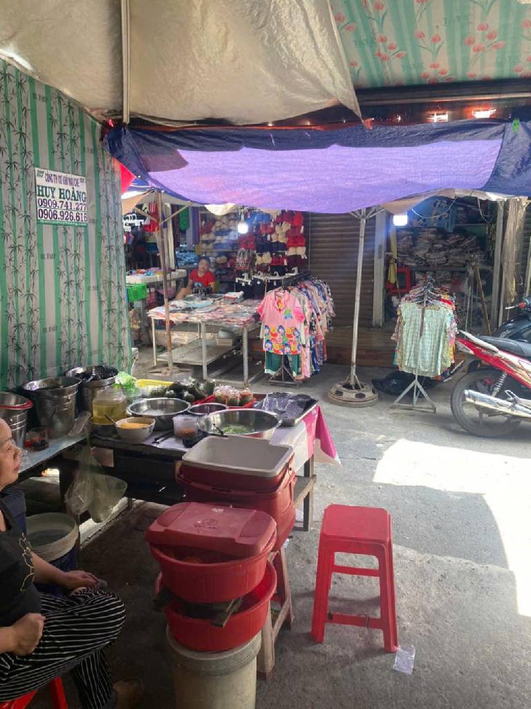 VỊ TRÍ KINH DOANH - HÀNG HIẾM - TRUNG TÂM CHỢ  