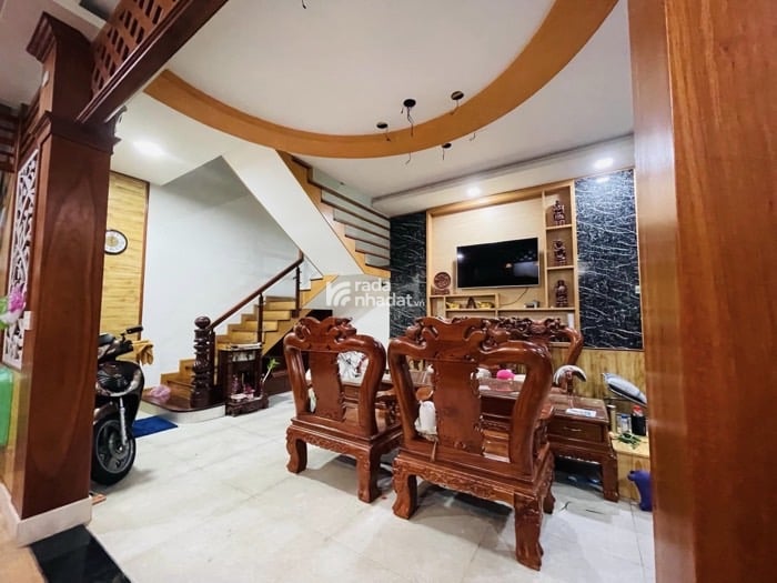 BÁN BIỆT THỰ ĐẸP LIÊN KHU 45 124M2 9.2 TỶ GỖ ĐỎ CAO CẤP HẺM NHỰA BÌNH TÂN