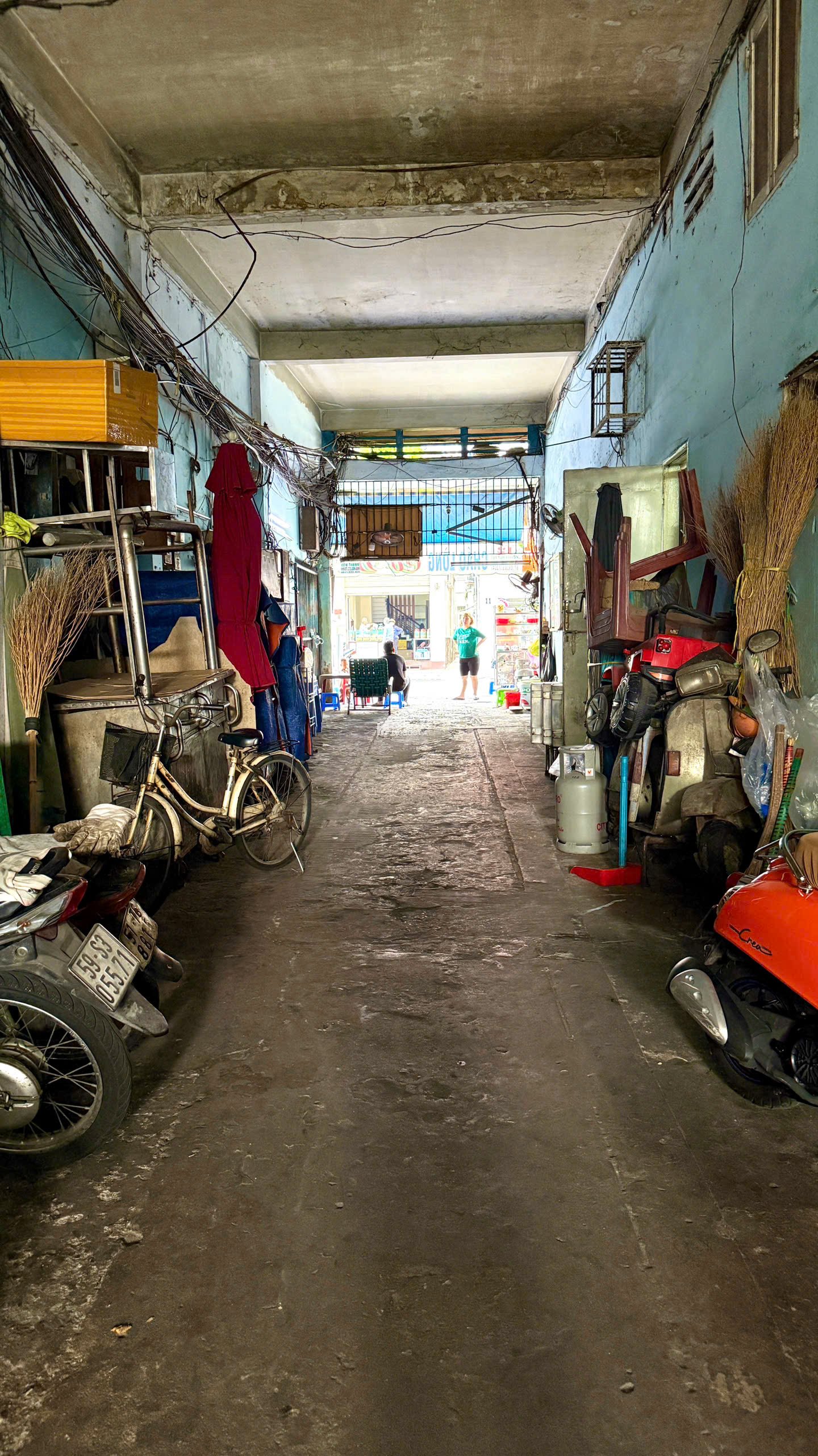 HOT: BÁN NHÀ 2 MT  ĐƯỜNG HOÀNG SA, PHƯỜNG TÂN ĐỊNH , Q1 ( DT: 4x16m, 4 tầng vuông vức)