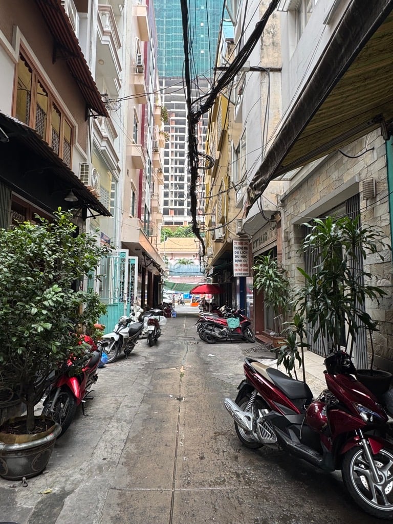 NHÀ 3 TẦNG QUẬN I - 50M2 - HẺM XE HƠI - KINH DOANH, VĂN PHÒNG - TRƯỜNG LƯƠNG THẾ VINH & ĐH VĂN LANG