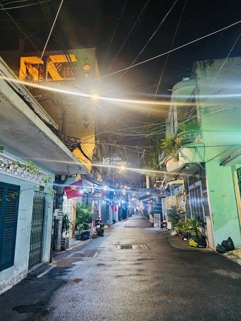 NGAY SÂN BAY, HXH TRƯỜNG SA, PHÚ NHUẬN, 65M2 CÓ KC Ở NGAY. GIẢM 350TR CHỈ CÒN 16T TL