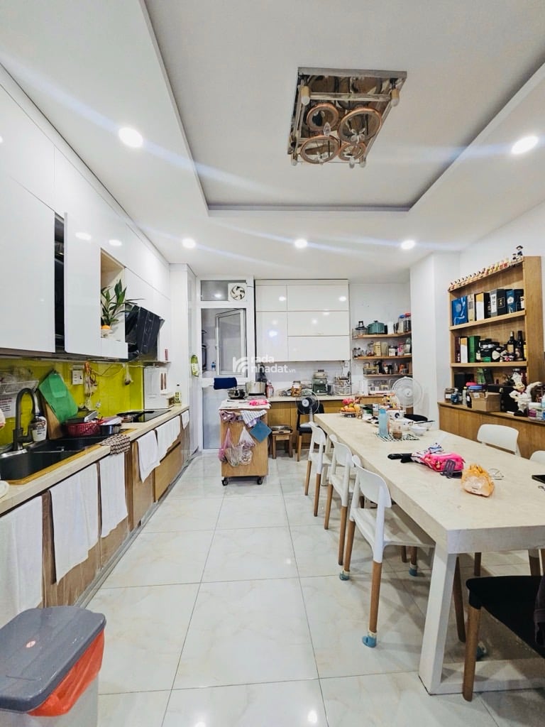 NGAY SÂN BAY, HXH TRƯỜNG SA, PHÚ NHUẬN, 65M2 CÓ KC Ở NGAY. GIẢM 350TR CHỈ CÒN 16T TL