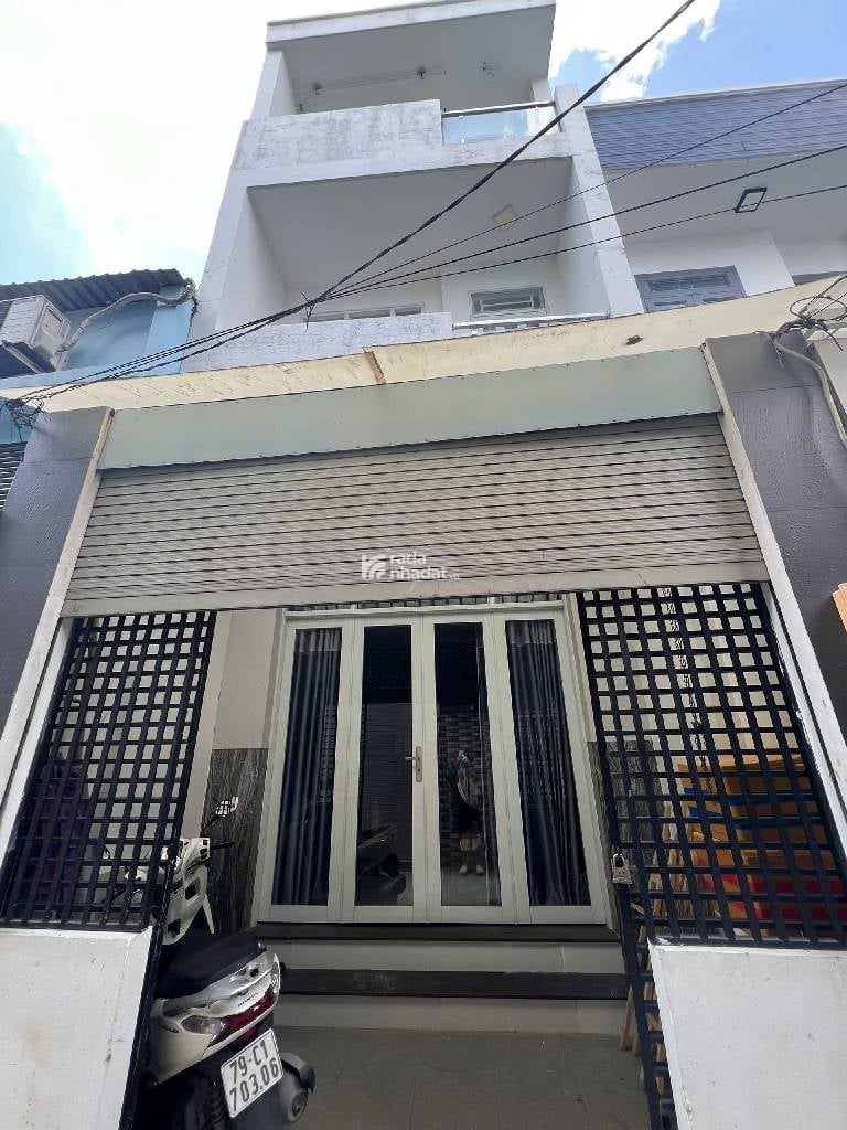 NHÀ ĐẸP Ở NGAY 3 TẦNG GẦN CHỢ HIỆP BÌNH 4X10; NHỈNH 4 TỶ.