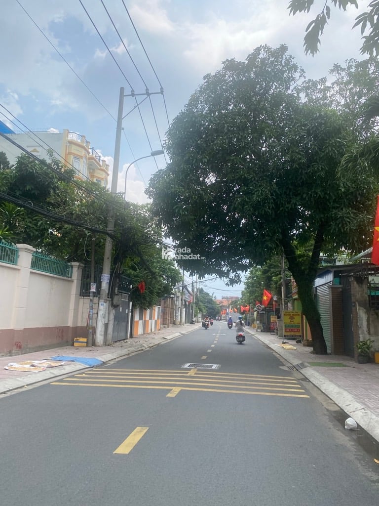 NHÀ ĐẸP HẺM Ô TÔ TRÁNH, SÁT MẶT TIỀN GẦN CHỢ LINH TRUNG 3 TẦNG 4,5X14 CHỈ 7,35 TỶ.