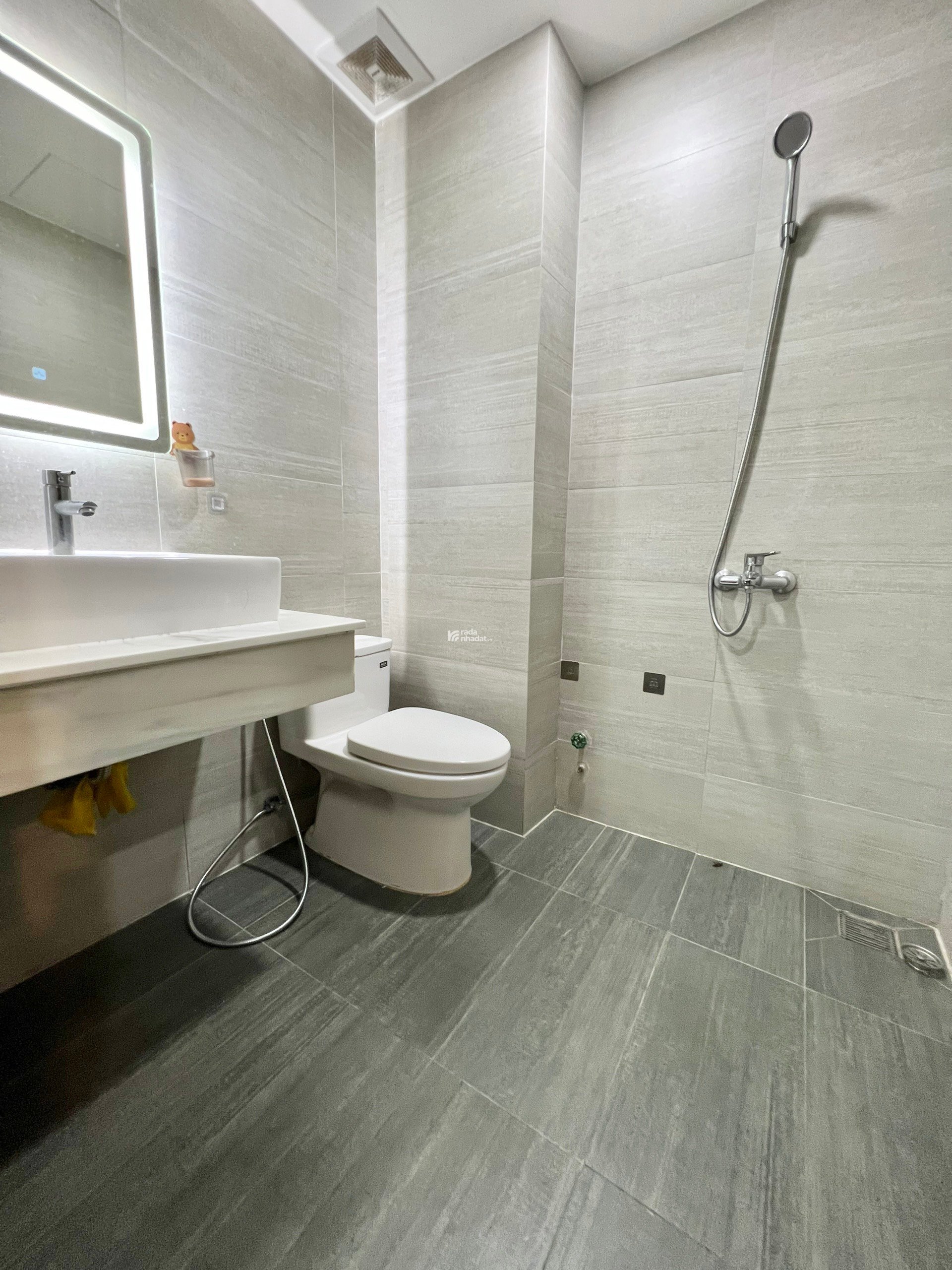 Cho thuê căn hộ tại quận 10, đầy đủ nội thất như hình, gần tòa nhà viettel, công trường dân chủ