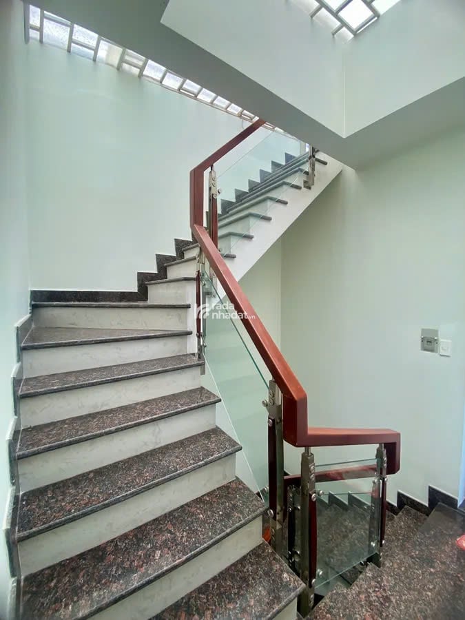 Nhà 4 Tầng, Hẻm 10m Nguyễn Hữu Tiến, 86m2, 5x17.5, tiện ở KD, giá mềm