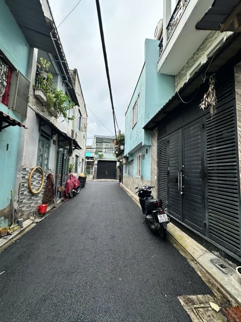 Ngang 3.8 x 7m - Hẻm nhựa, ô tô đi qua nhà thoải mái, hẻm thông.- KC: Trệt , Lững (P.Bếp 1WC) , 2 L