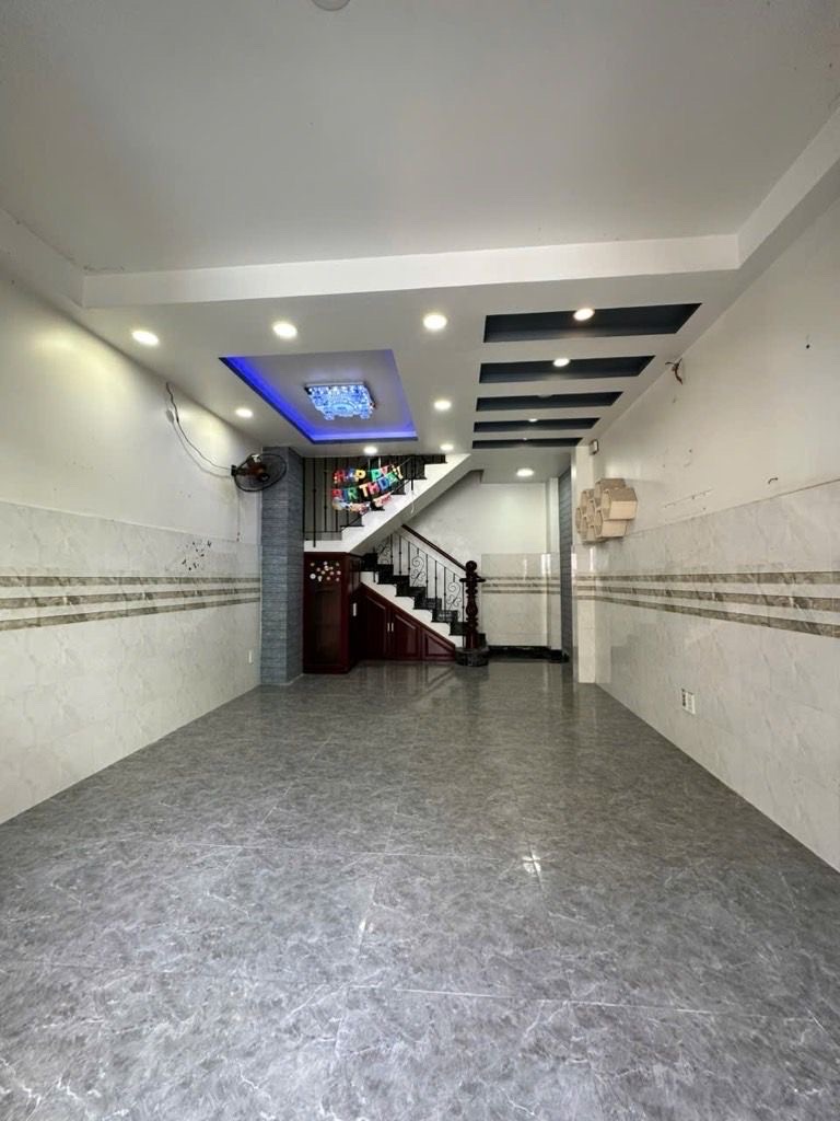 Ngang 3.8 x 7m - Hẻm nhựa, ô tô đi qua nhà thoải mái, hẻm thông.- KC: Trệt , Lững (P.Bếp 1WC) , 2 L