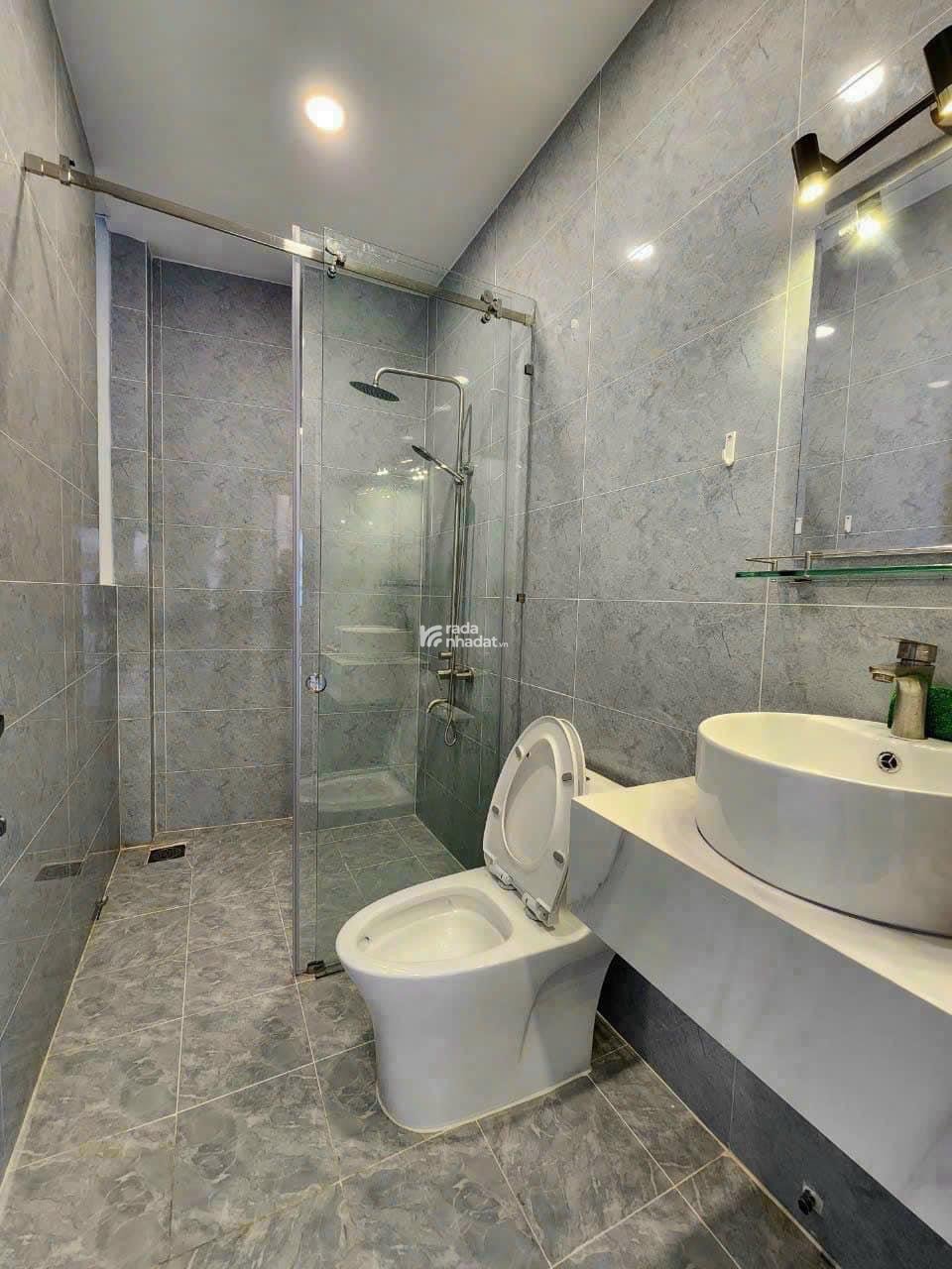 Sắp đi nước ngoài bán nhà đường Yên Thế - Tân Bình / 60,4m2 / Giá 5 Tỷ 880