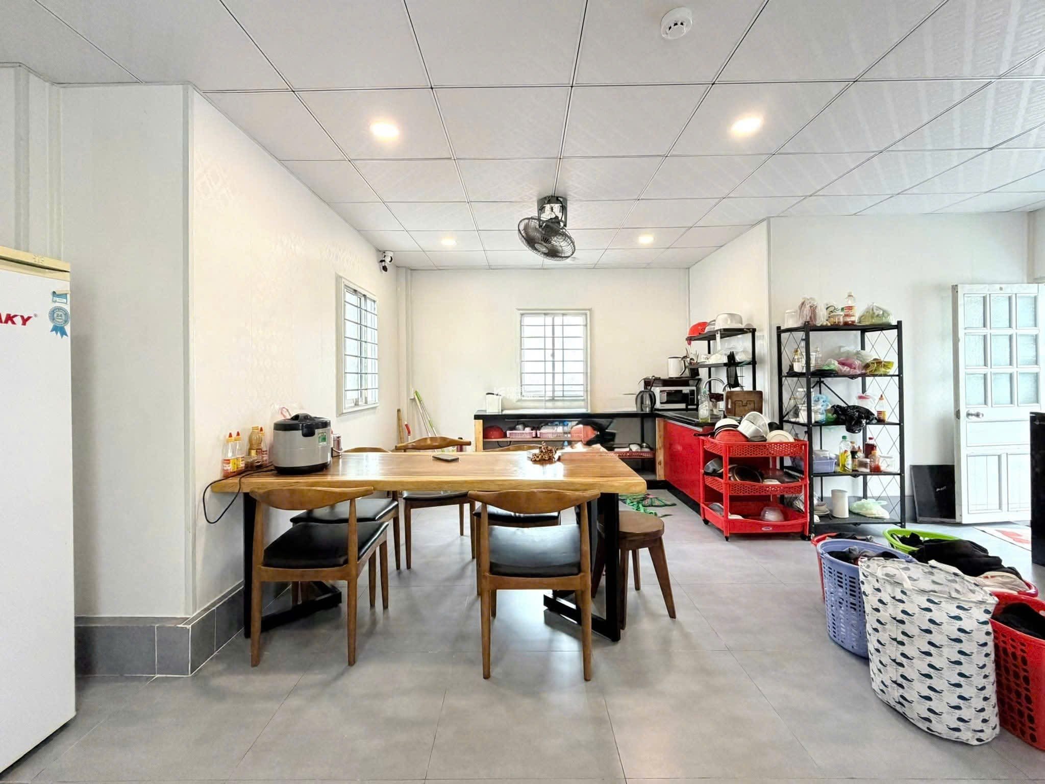 DÒNG TIỀN 70TR/THÁNG - NHÀ 4 TẦNG 66m2 SAU LƯNG ĐH HUTECH - 13.9 TỶ