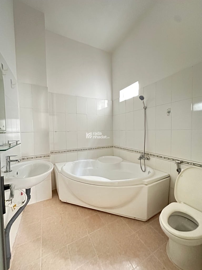 BÁN NHÀ  Liên khu 5-6 Bình Hưng Hòa- Bình Tân  DTSD: 91M2. 2 TẦNG . 3.5 26     GIÁ: 6.3 tỷ TL     