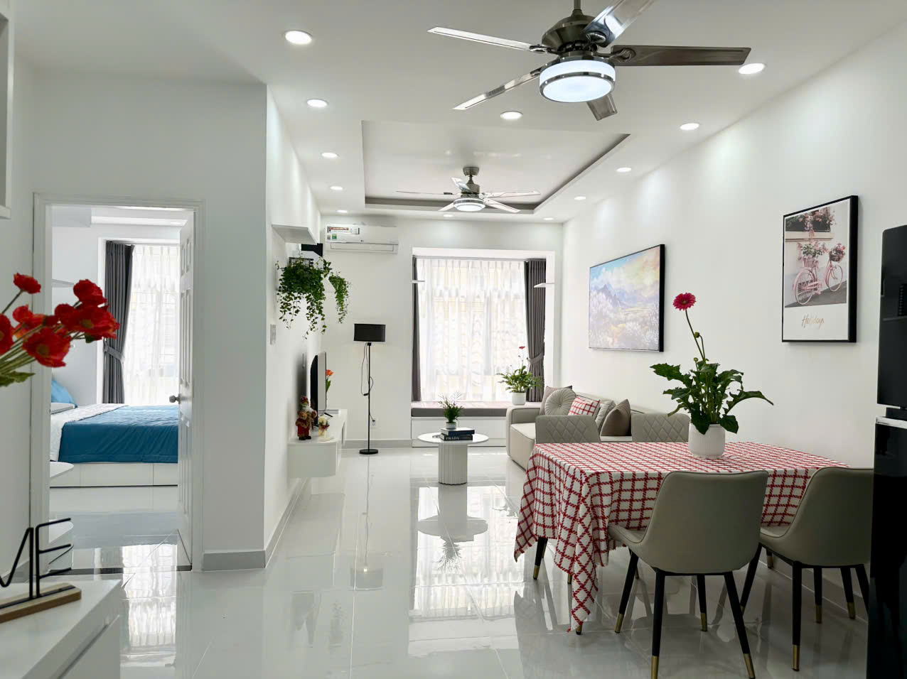CẦN BÁN CĂN HỘ SKY GARDEN, PHÚ MỸ HƯNG - 2,3 PHÒNG NGỦ - NHÀ ĐẸP NỘI THẤT CAO CẤP