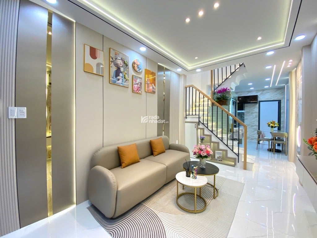 Bán nhà Trần Thái Tông,Nhà mới đẹp,Giá chỉ hơn 4 tỷ 