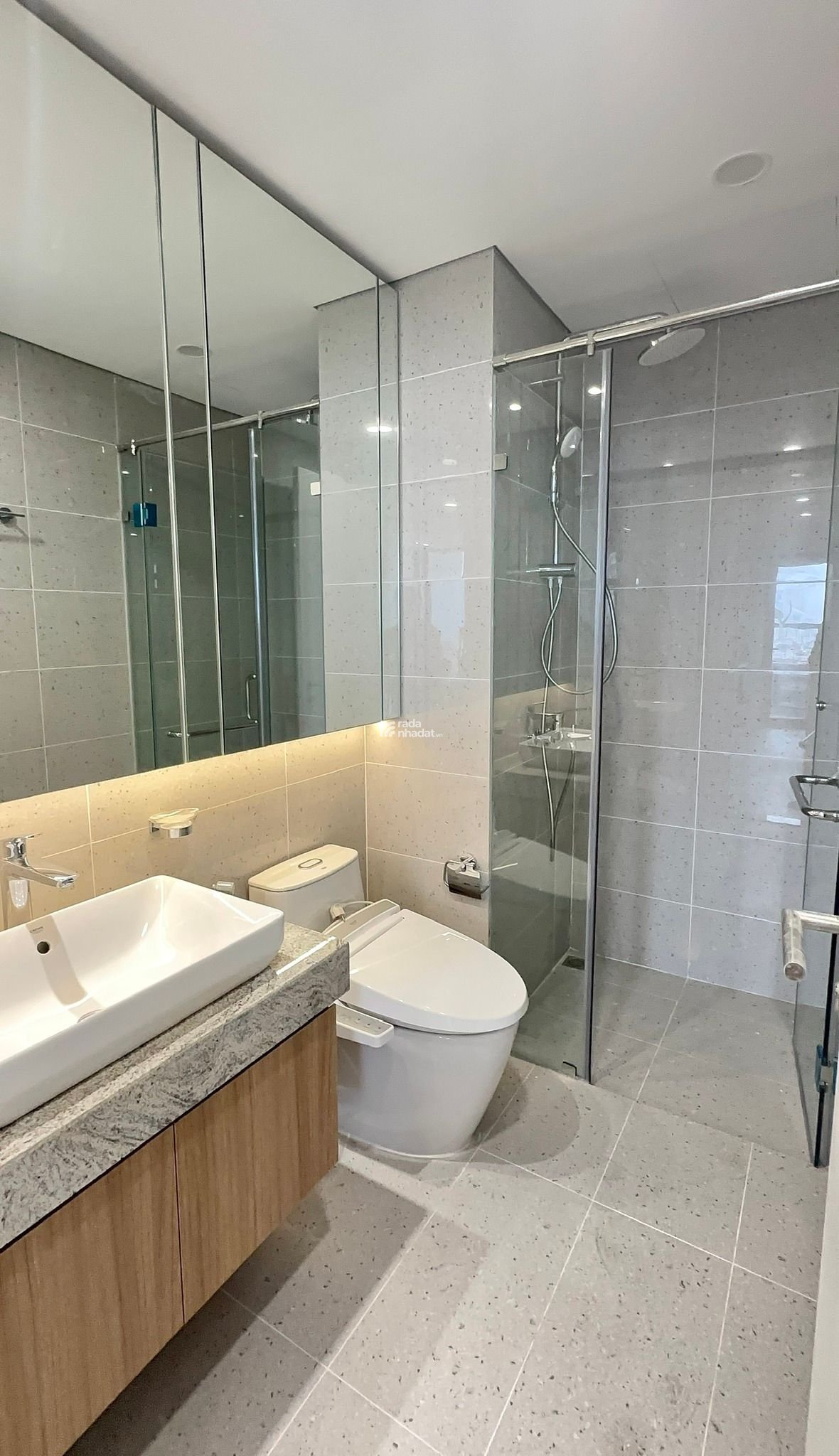 Bán căn hộ 115m2, 3 phòng ngủ, phố Thái Thịnh. Nhà mới đẹp full nội thất