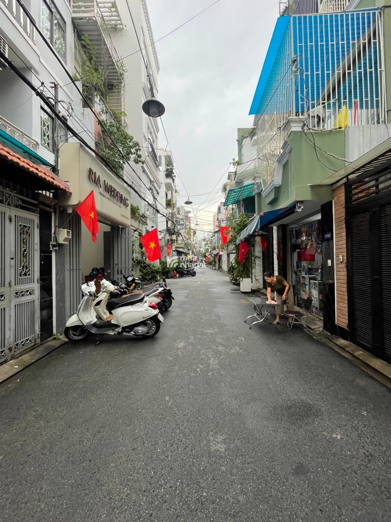 HẺM XE HƠI VIP 281 LÊ VĂN SỸ, TÂN BÌNH, 55M2 Ở NGAY. GIẢM 350TR CHỈ CÒN 11T
