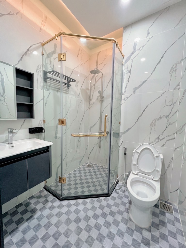 TOÀ VĂN PHÒNG KINH DOANH QUÁCH VŨ - 6TẦNG  THANG MÁY - ĐƯỜNG NHỰA 10M CÓ VỈA HÈ - 15.xTy