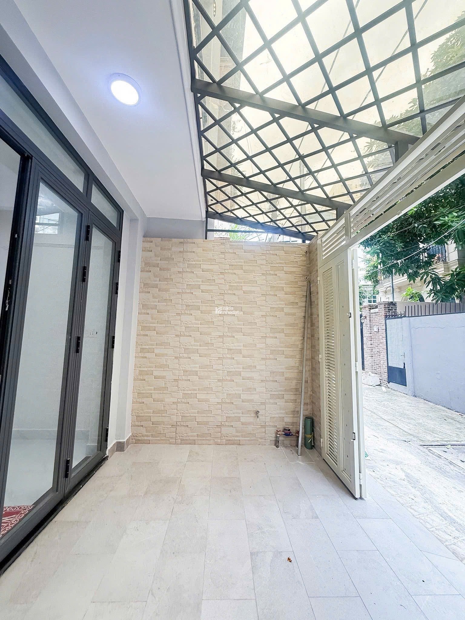 NHÀ MỚI 5 TẦNG 5PN 5WC GIÁP KHU D BÌNH THẠNH - 70m2 (417.5) VUÔNG A4 - GIÁ 13.8T