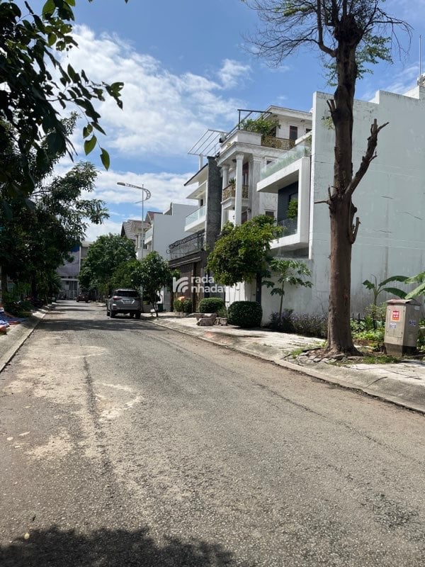 Bán khuôn đất Góc 2MT dt 11x20m gần Nguyễn Duy Trinh, Bình Trưng Đông, Giá chỉ 98tr/m