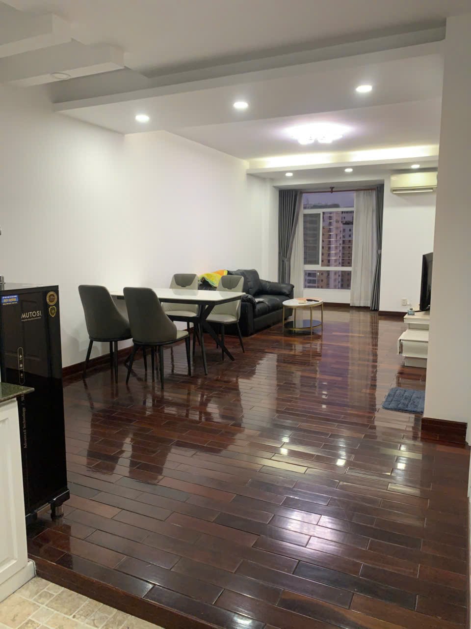 Cho thuê căn hộ Sky garden 3, PMH, Q7, tk 3PN nhà đẹp giá chỉ 18 triệu